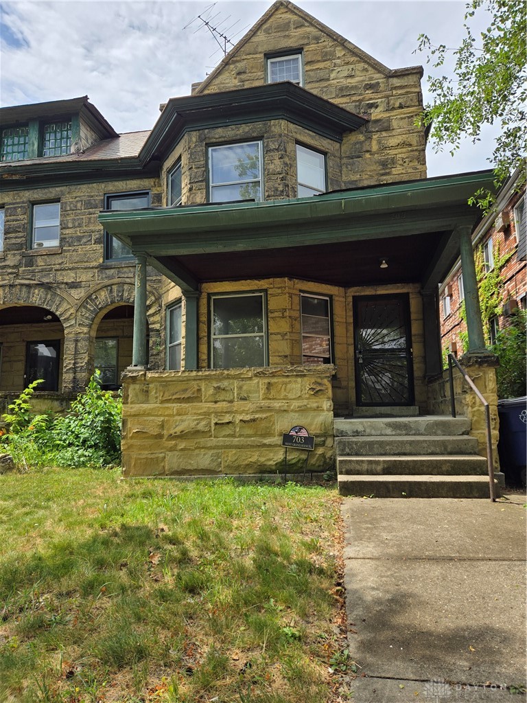 703 W Grand Avenue — photo