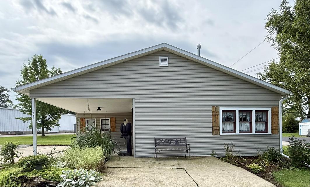 244 E Warden Street — photo