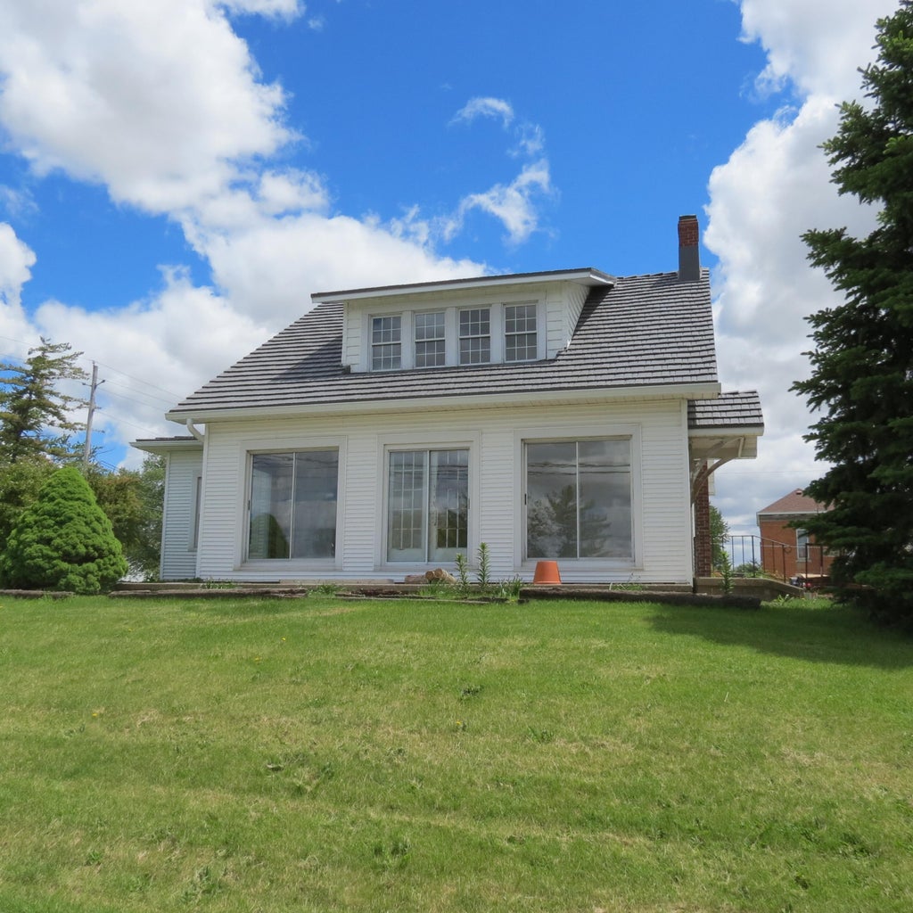 102 E Main Street — photo