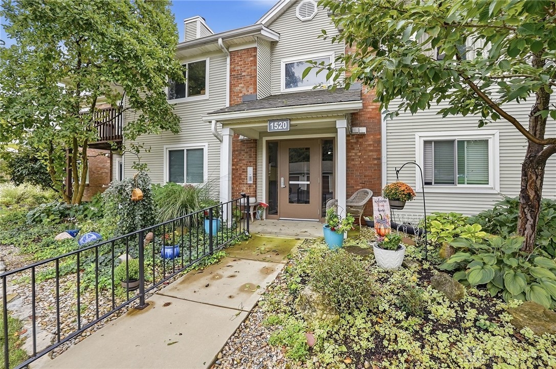 1520 Lake Pointe Way 1 — photo
