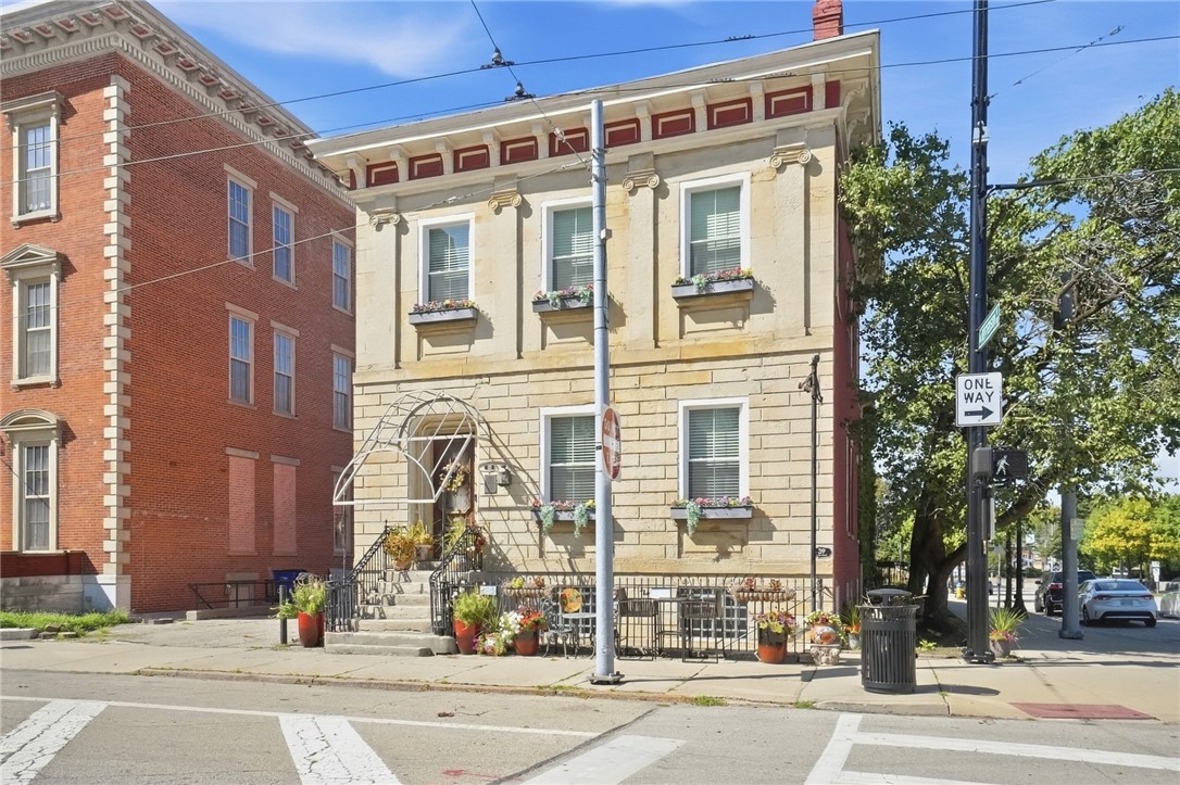 39 E 1st Street — photo