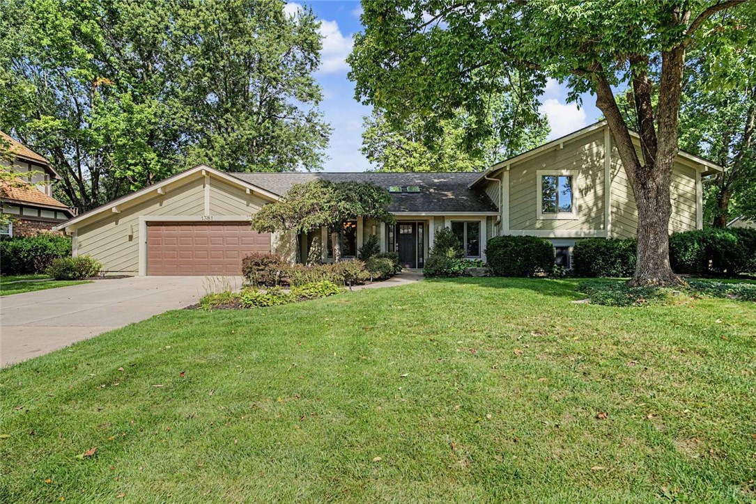 1381 Hickoryview Court — photo