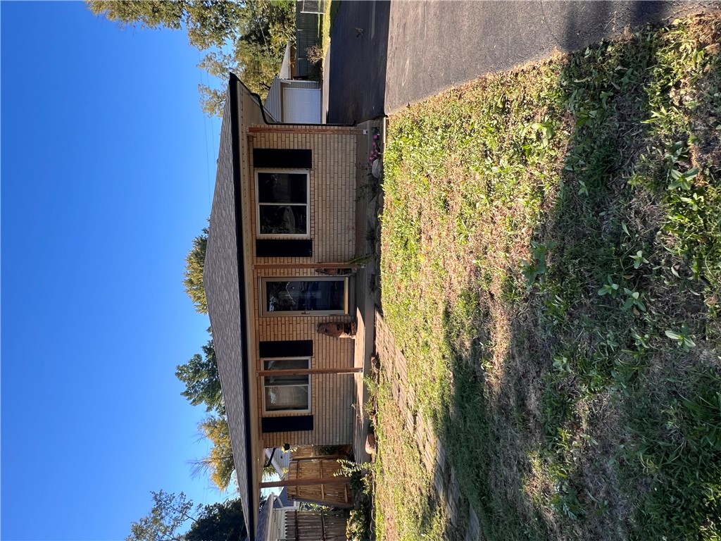 2431 Guernsey Dell Avenue — photo