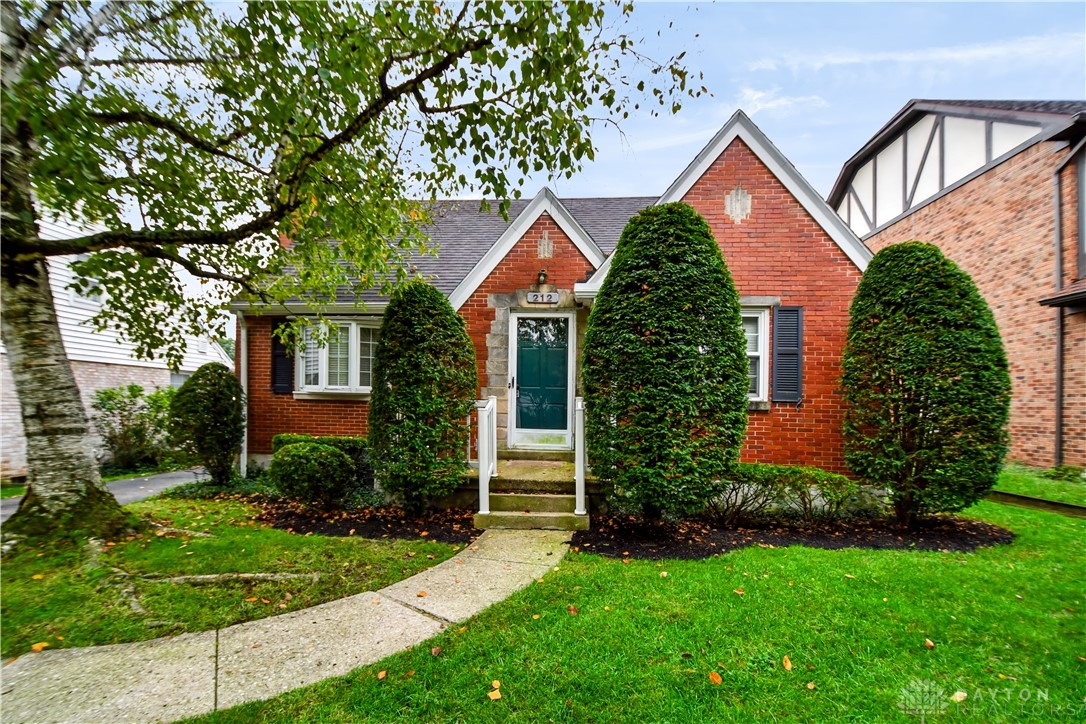 212 Dell Park Avenue — photo