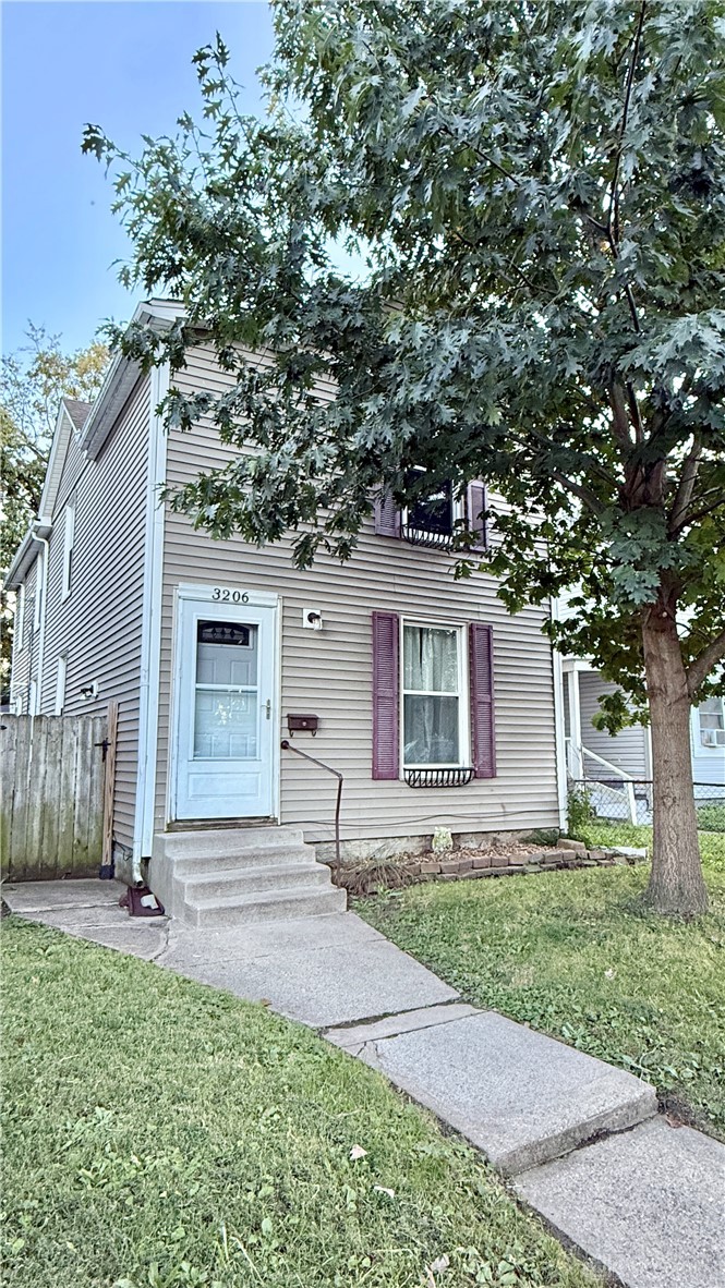 3206 E 5th Street — photo