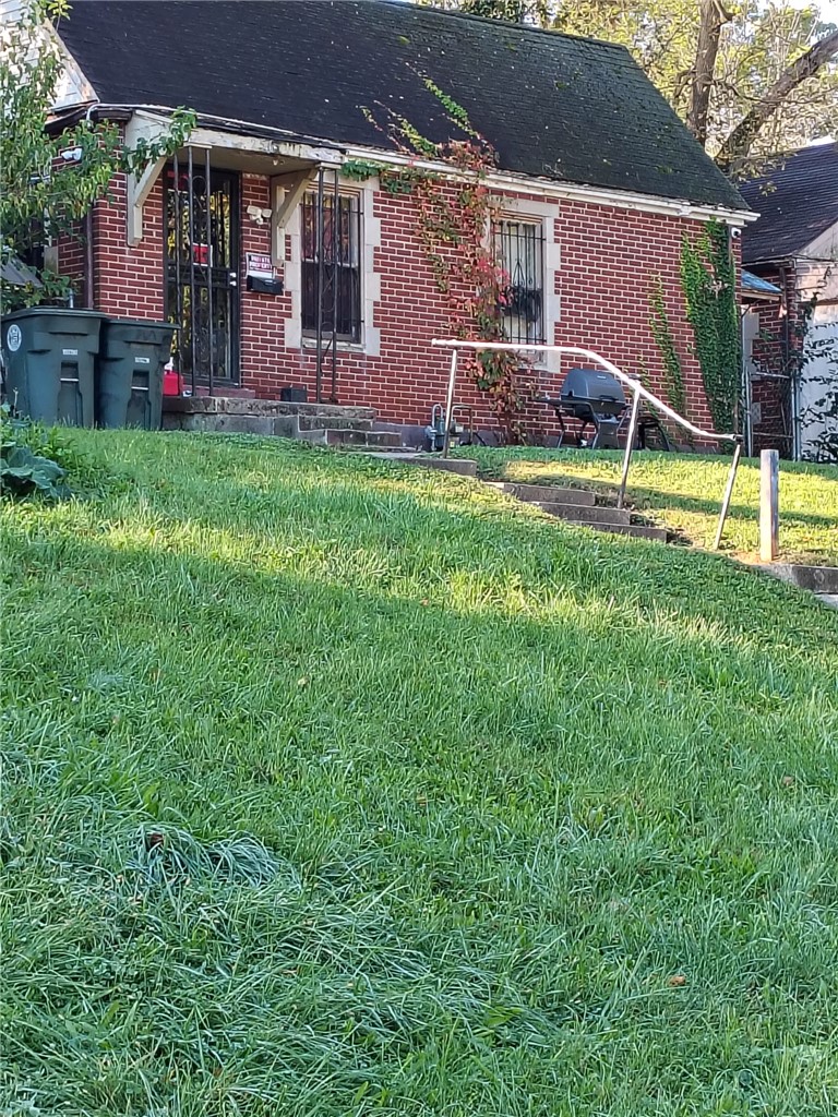 252 Marathon Avenue — photo