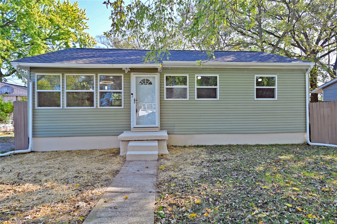 1488 Courter Street — photo