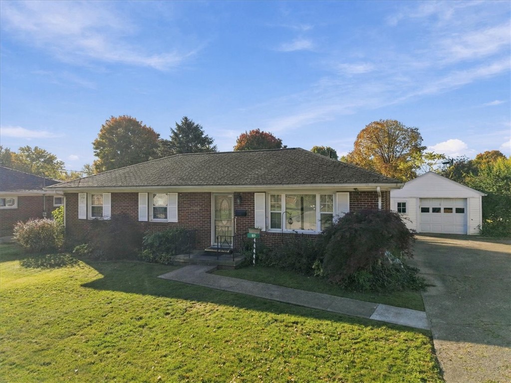 1001 Robin Road — photo