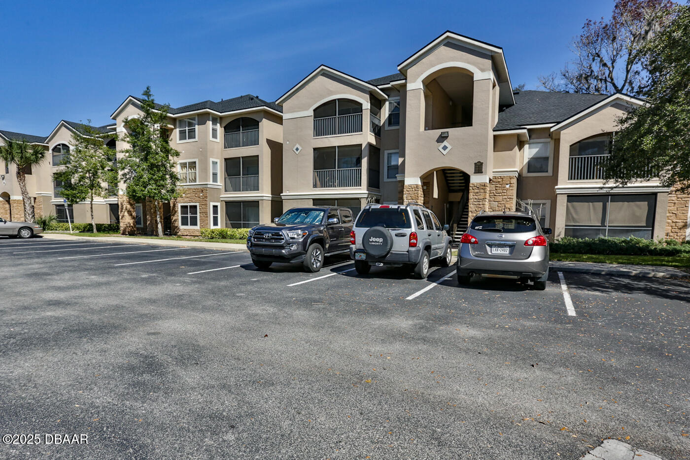 940 Village Trail 6-109 — photo