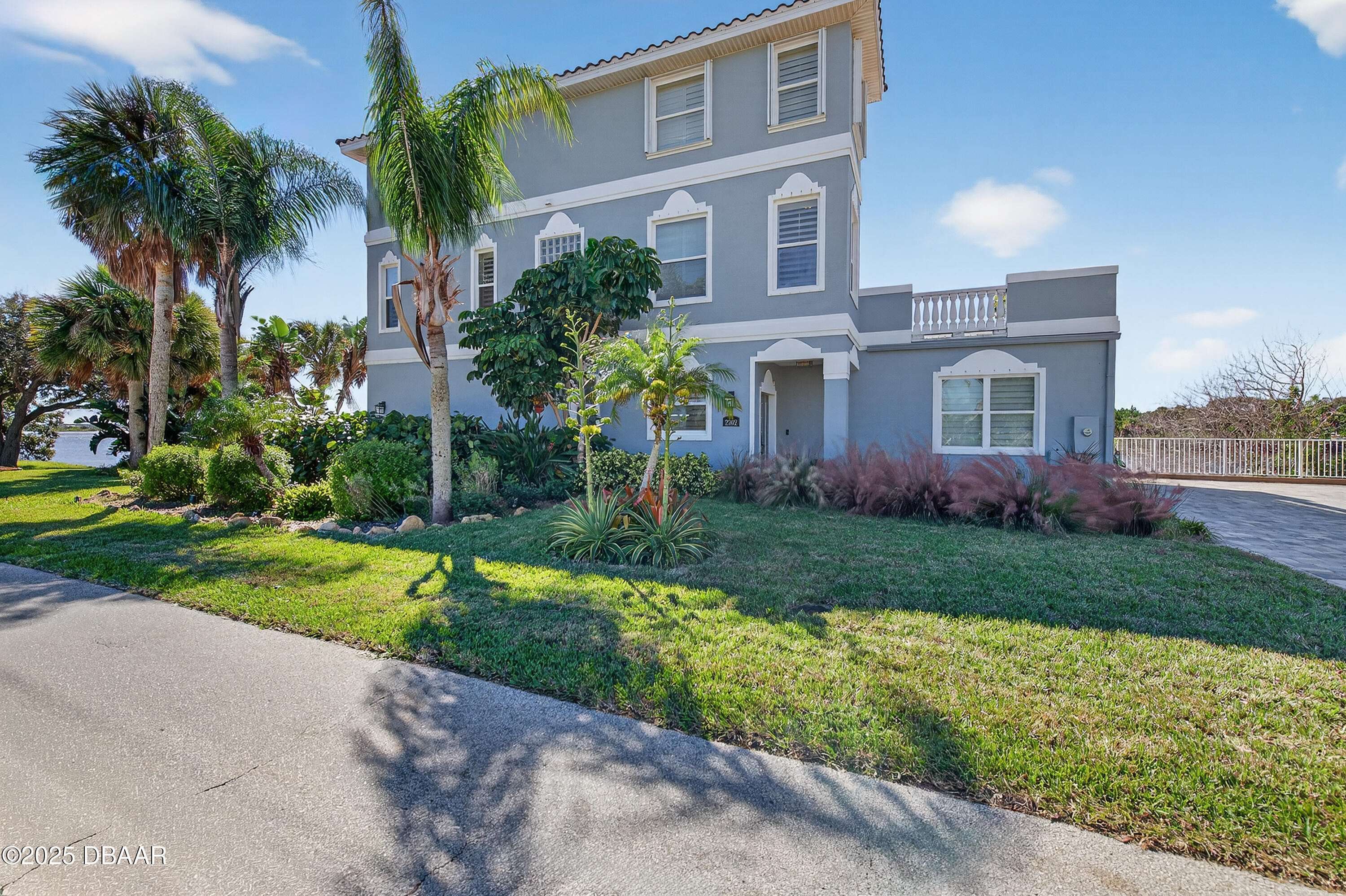 2302 John Anderson Drive — photo