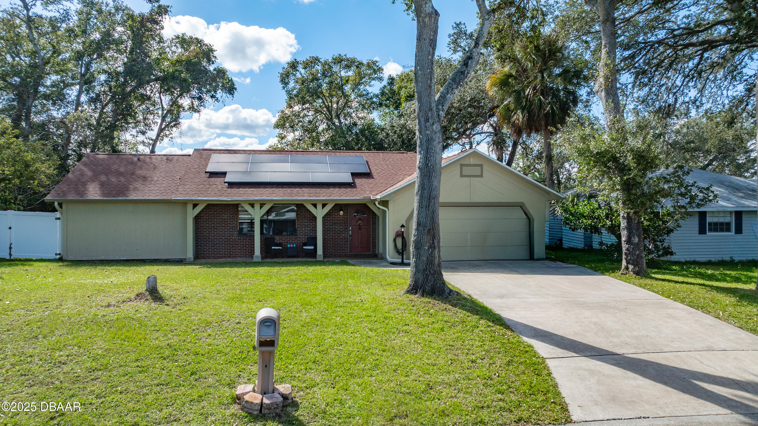 800 W River Oak Drive — photo
