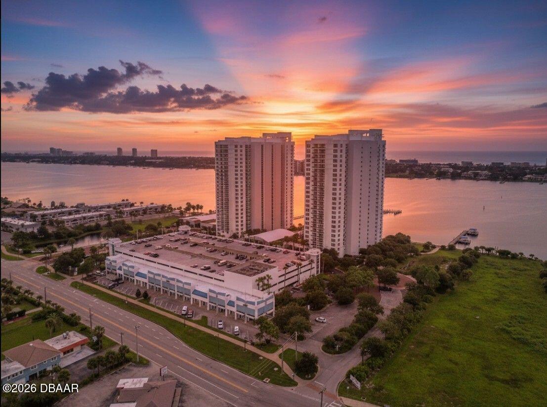 231 Riverside Drive 604 — photo