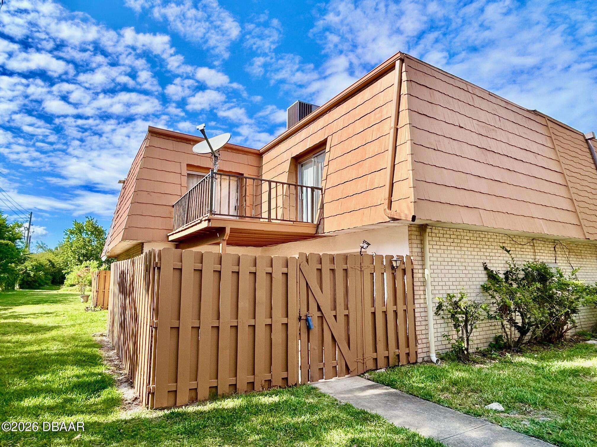 122 Moonstone Court — photo