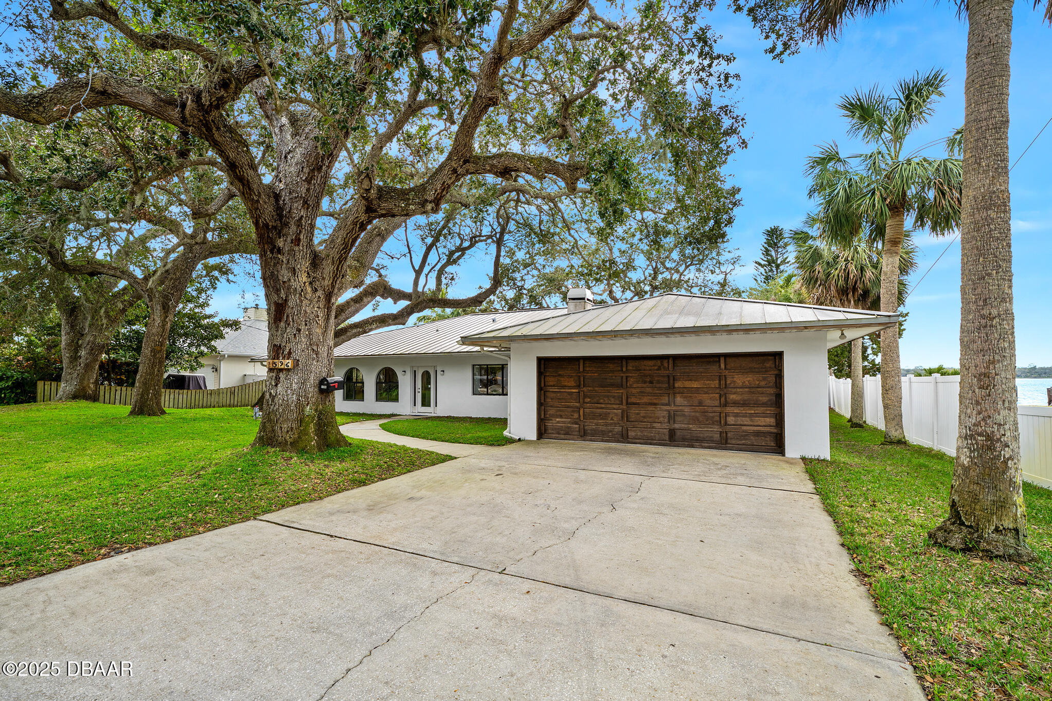 1596 John Anderson Drive — photo