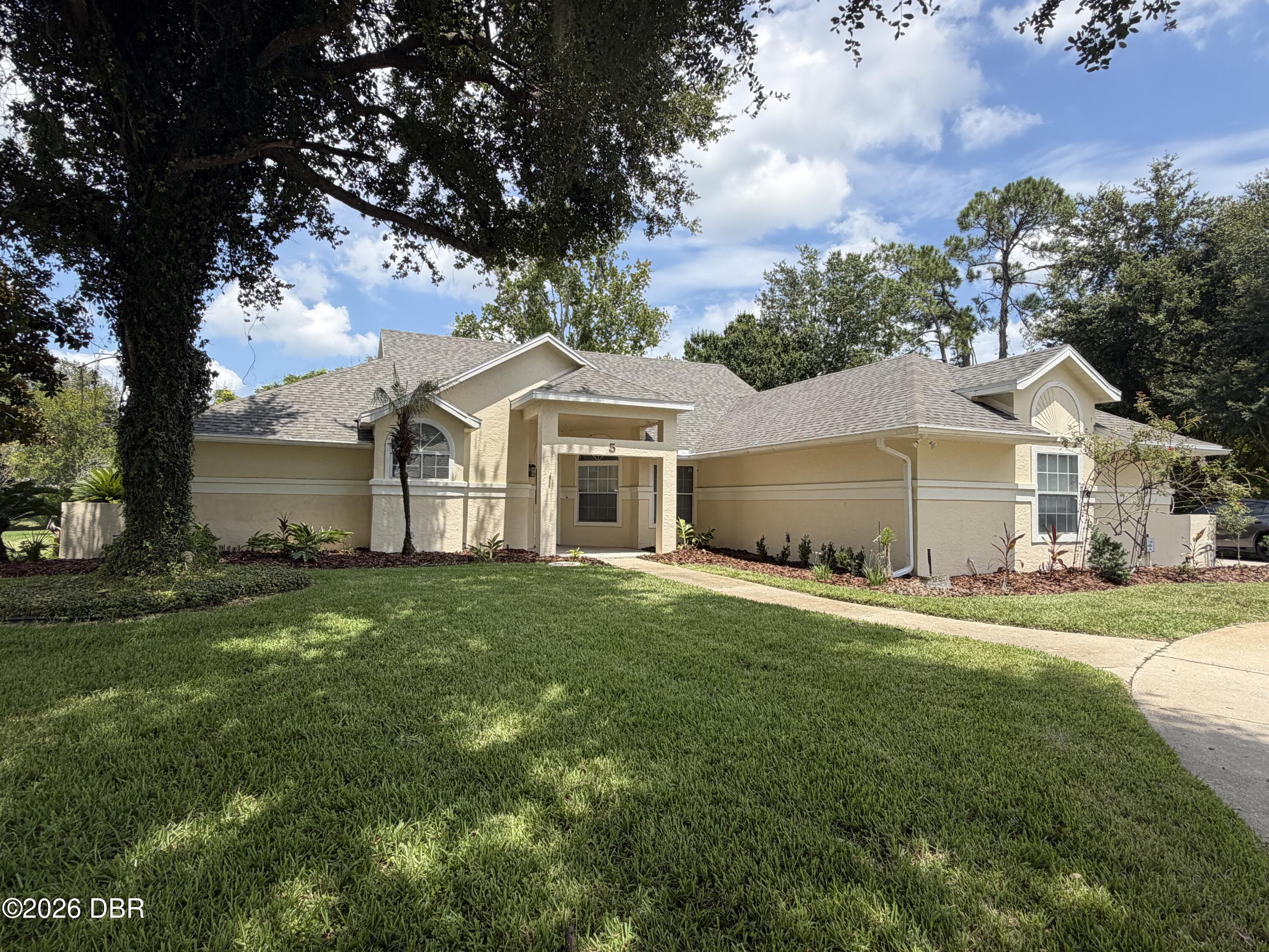 5 Lake Isle Way — photo
