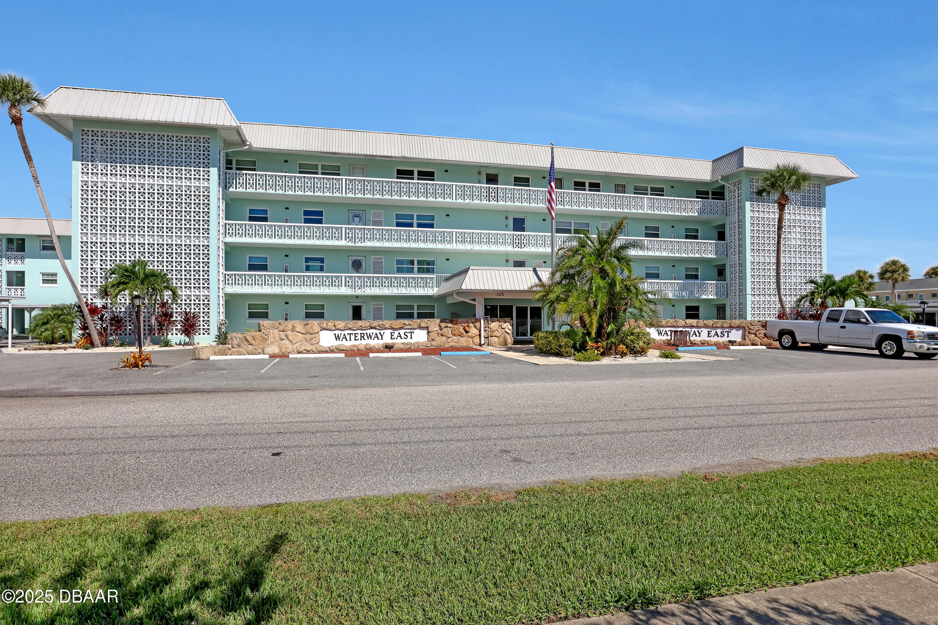 325 N Causeway N D104 — photo