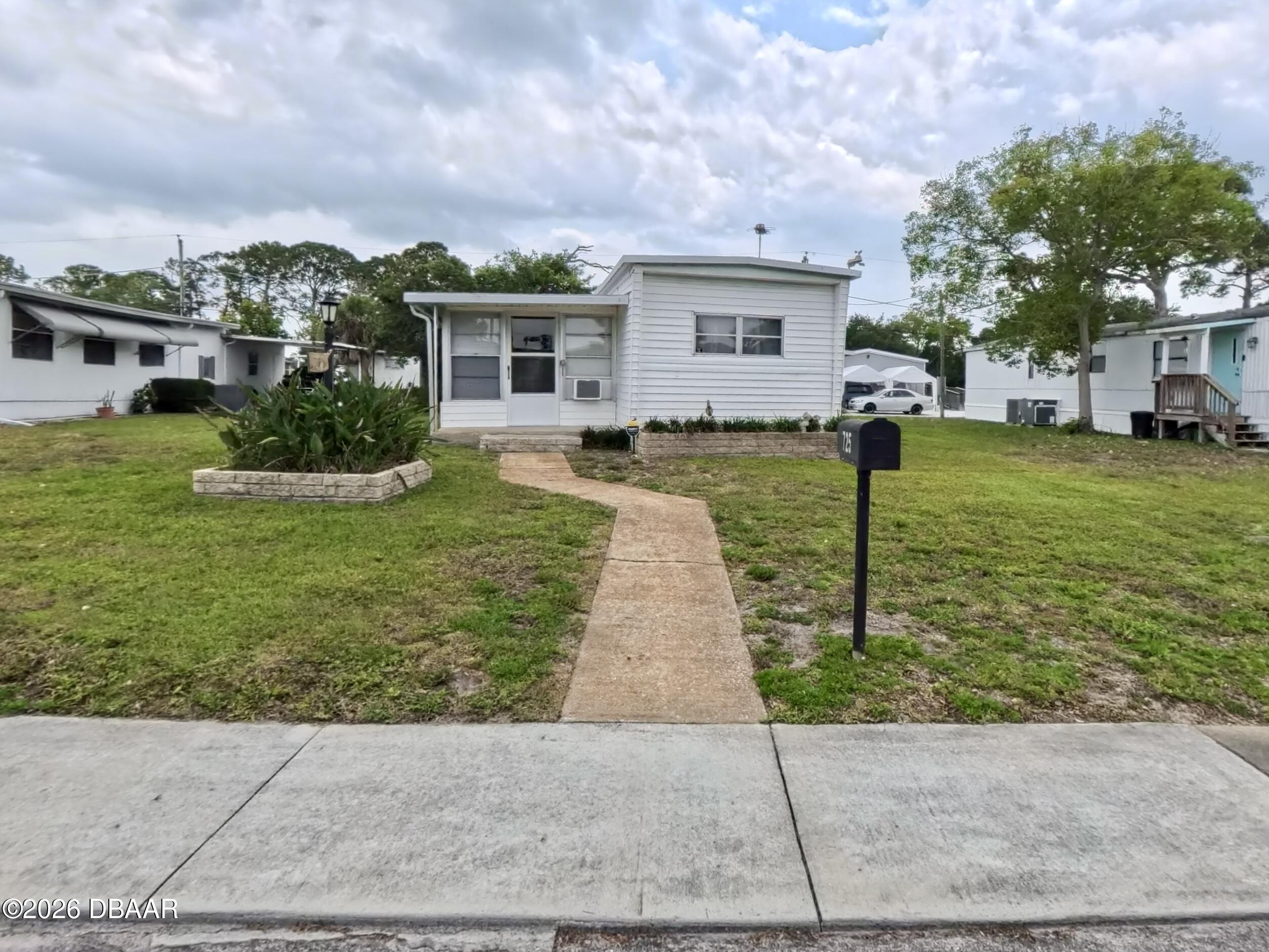 725 Marshall Circle — photo