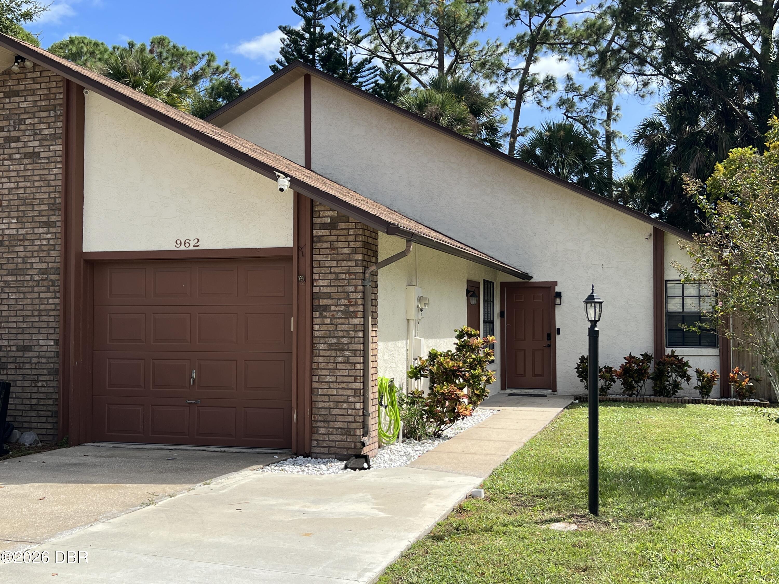 962 Stonybrook Circle — photo