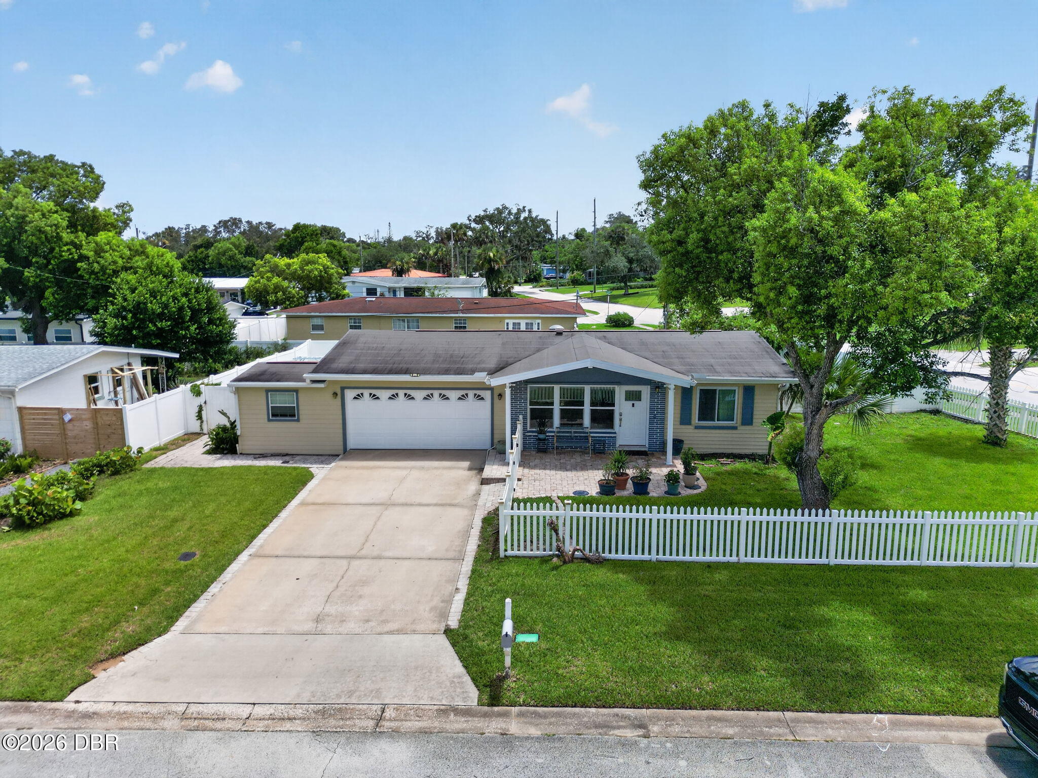 102 N Capri Drive — photo
