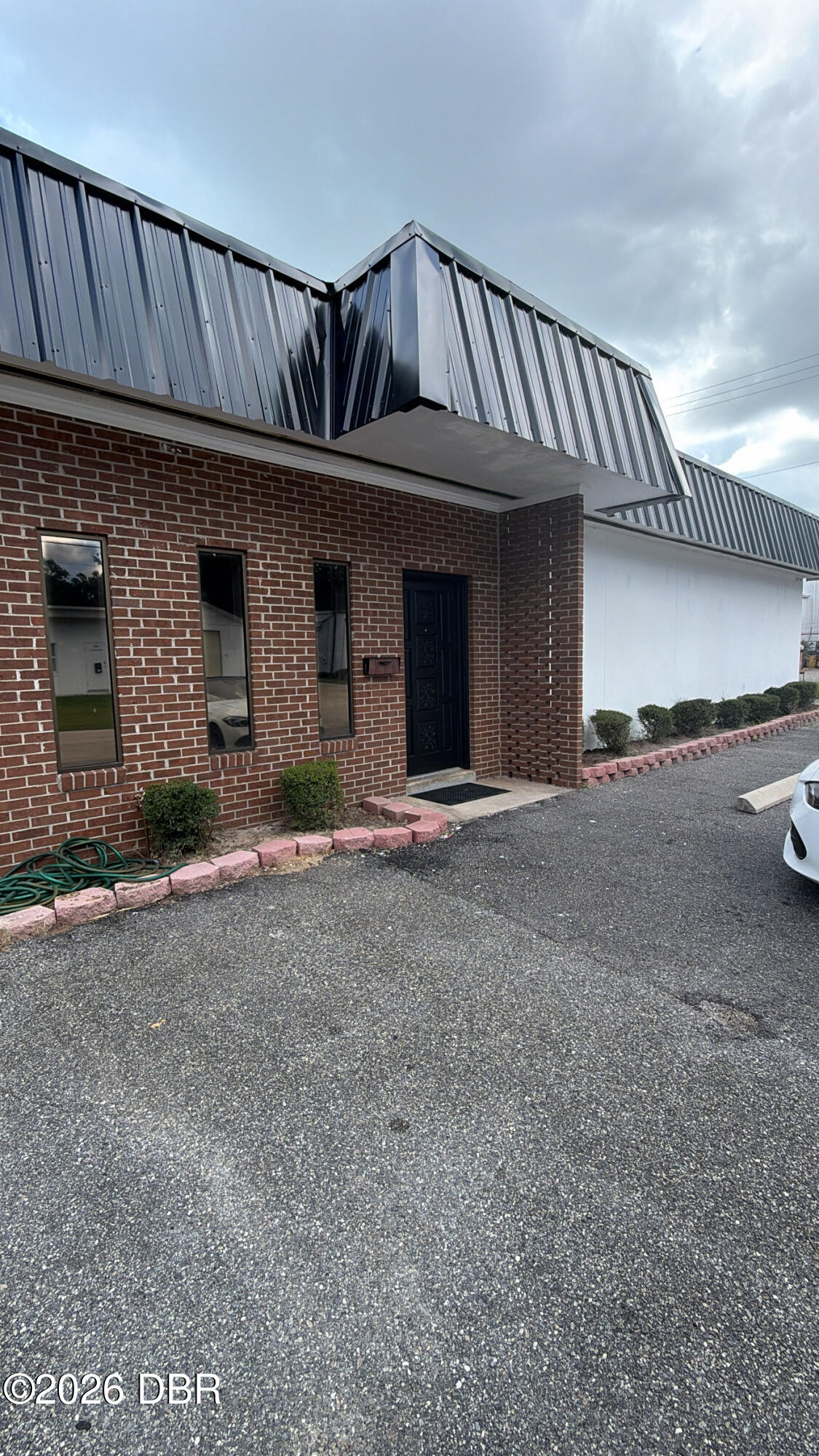 555 Parque Drive — photo