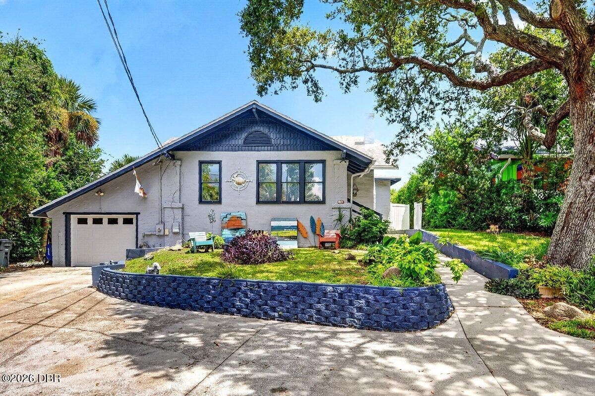 928 N Oleander Avenue — photo
