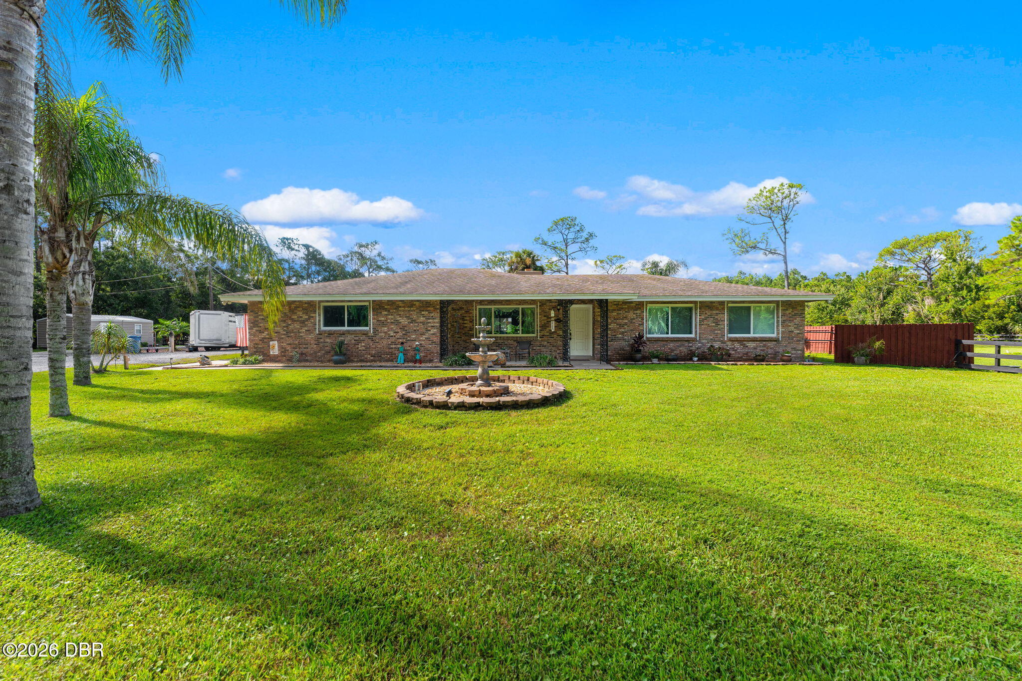 2131 W Poinsettia Drive — photo