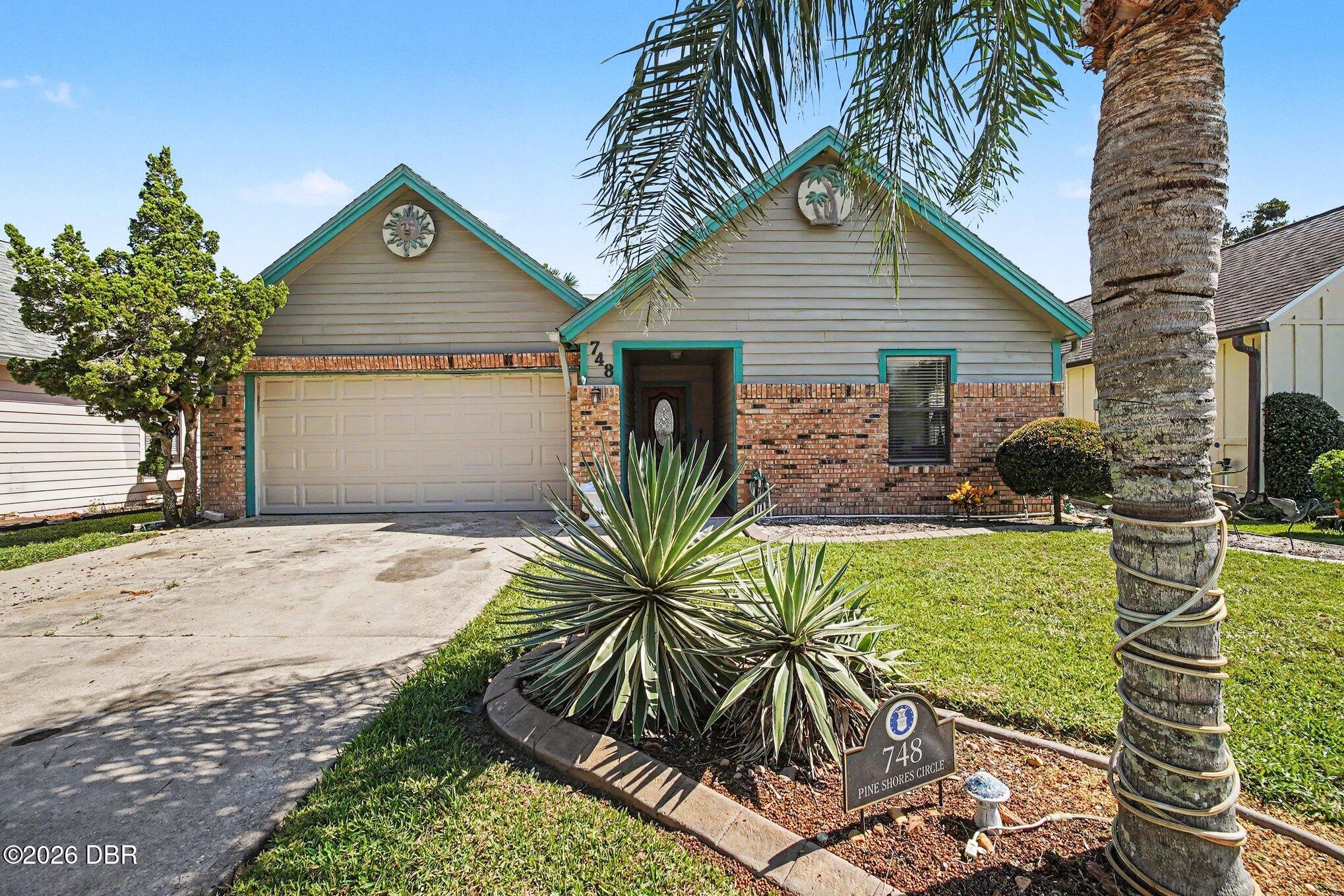 748 Pine Shores Circle — photo