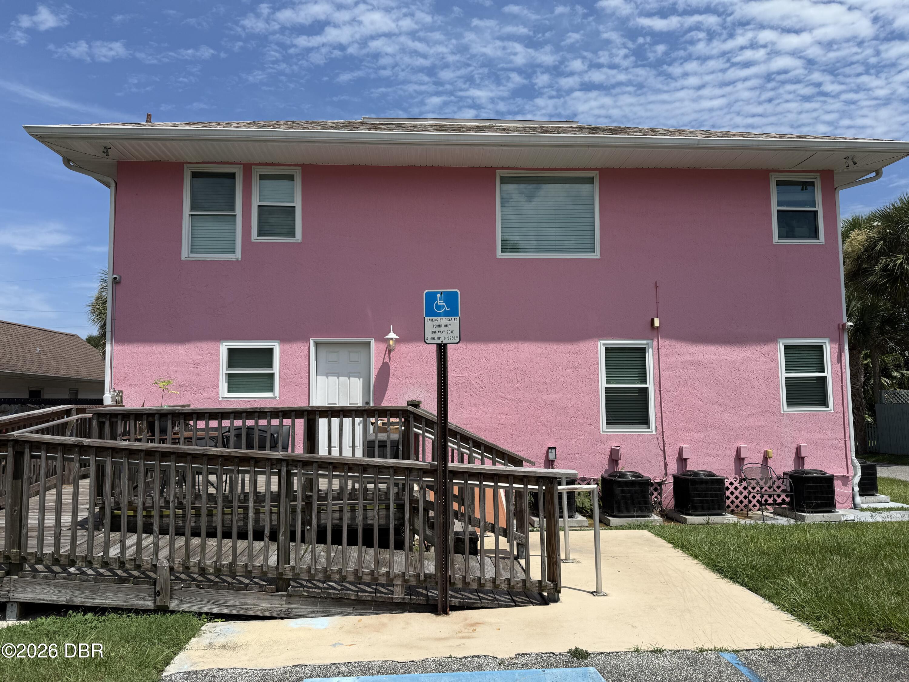 411 N Wild Olive Avenue 3 — photo