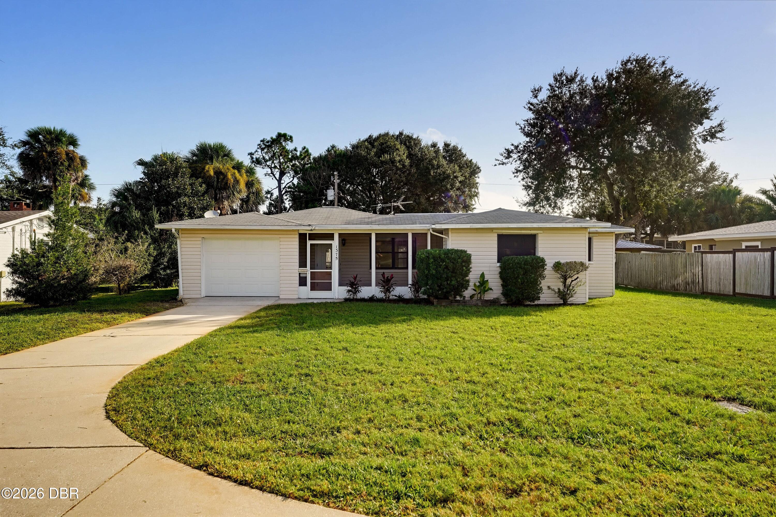 1375 John Anderson Drive — photo