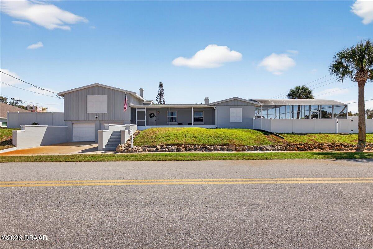 1600 N Oleander Avenue — photo