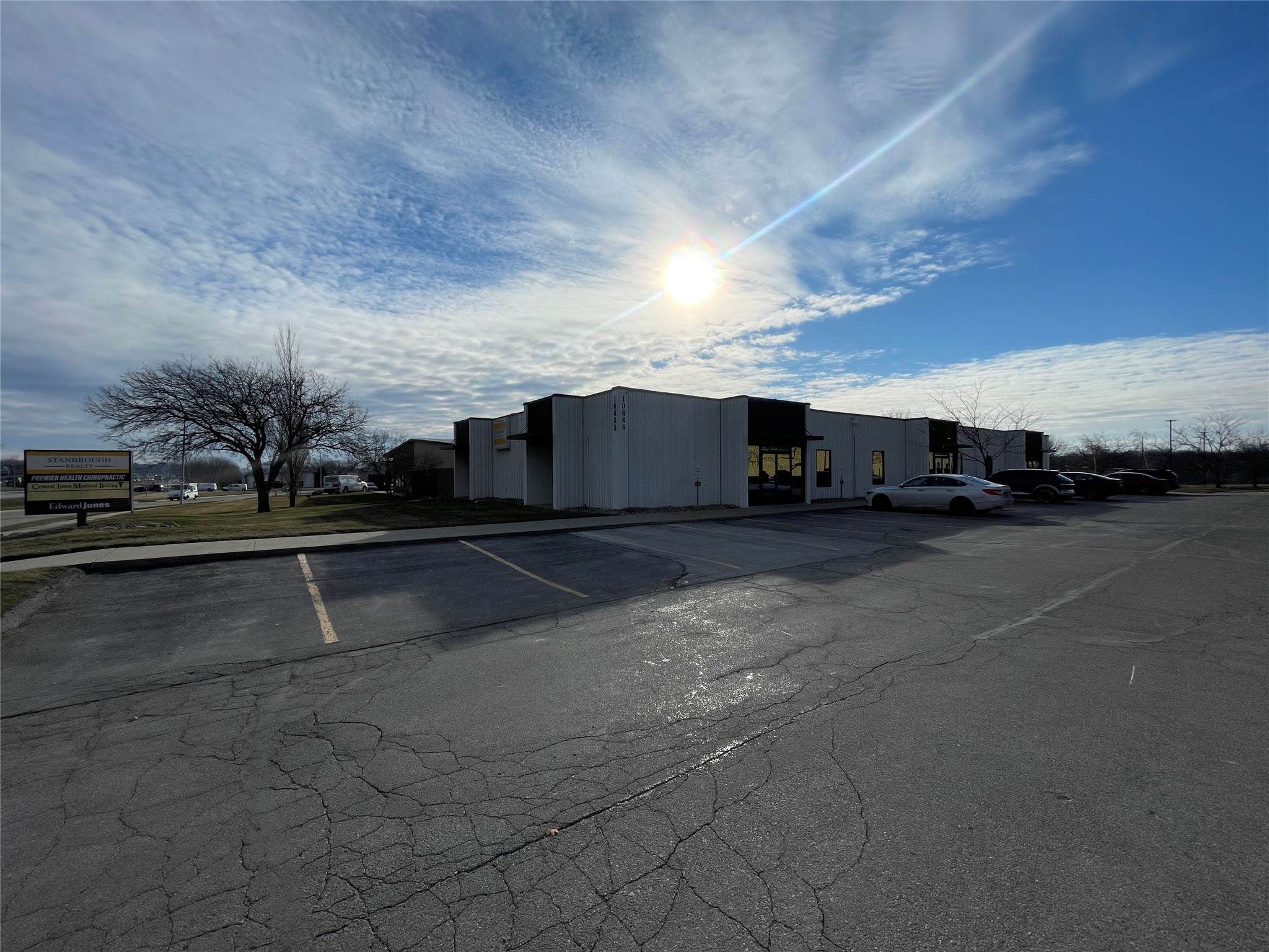 10888 Hickman Road — photo