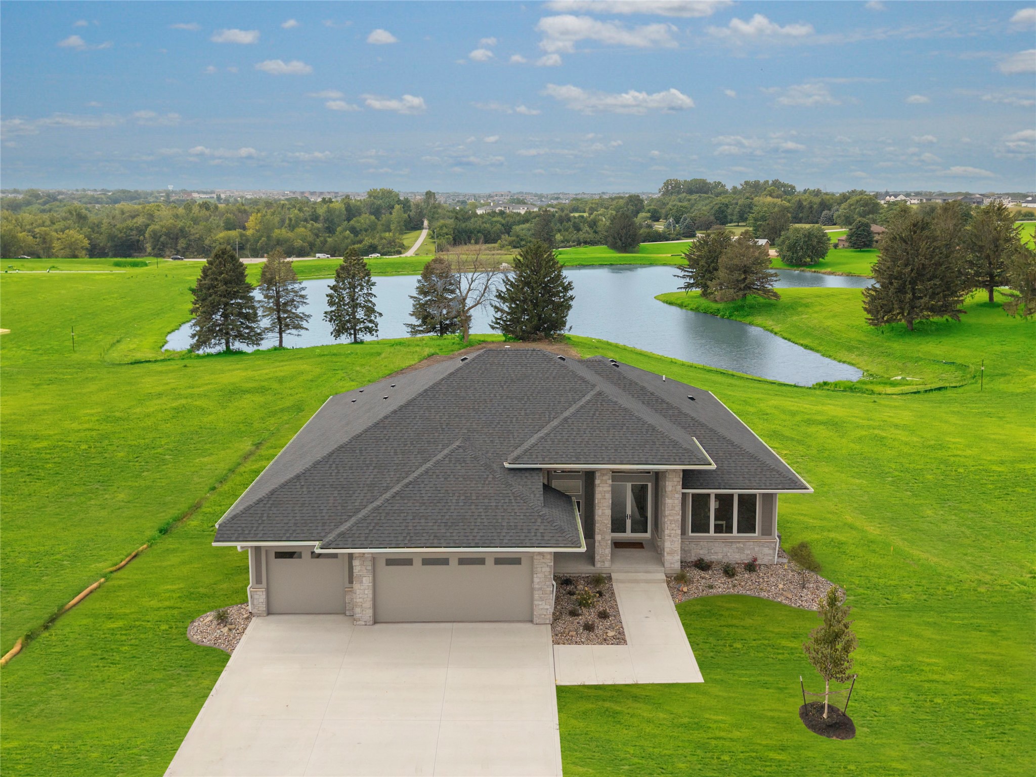 17406 Oakwood Drive — photo