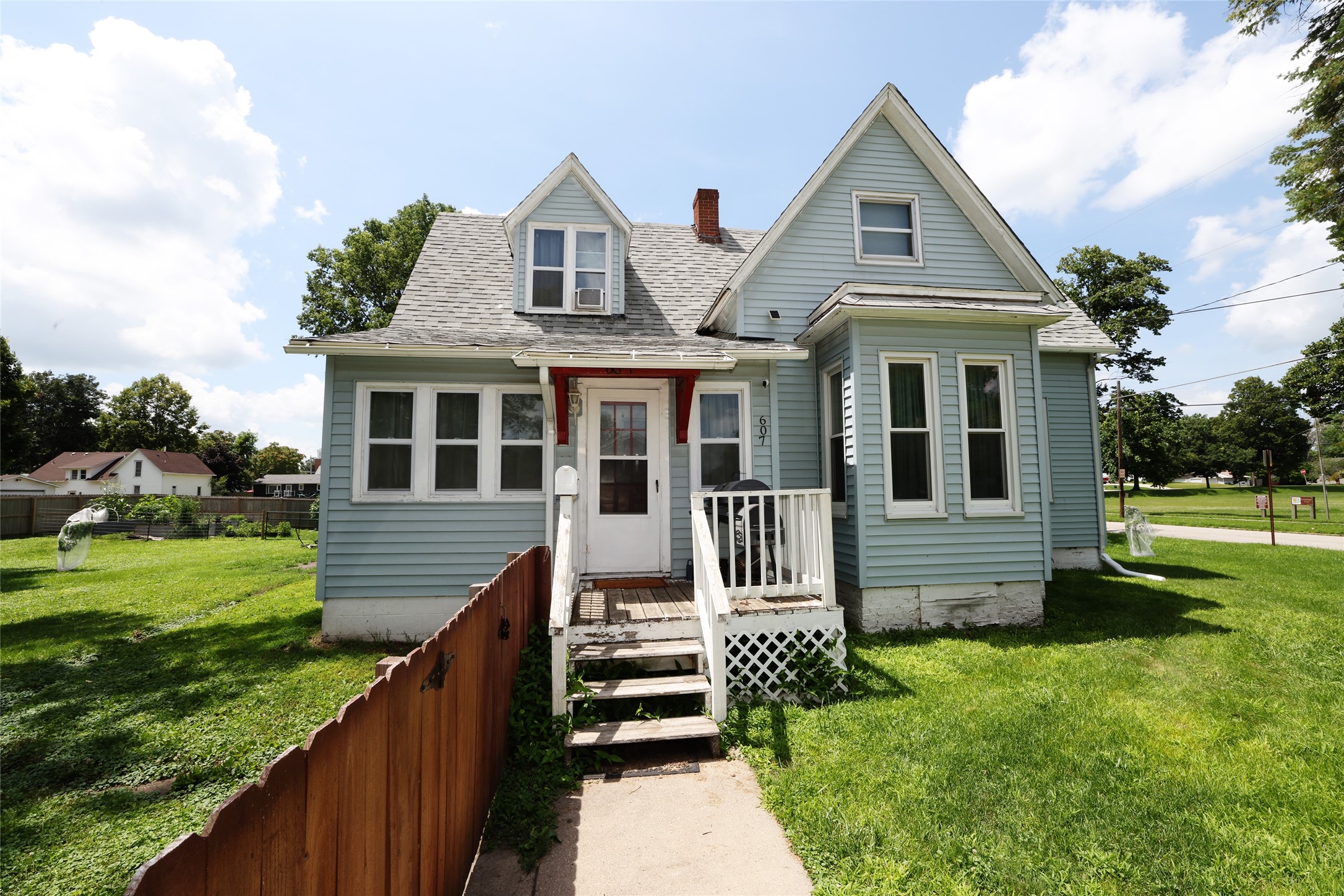 607 Clay Street — photo