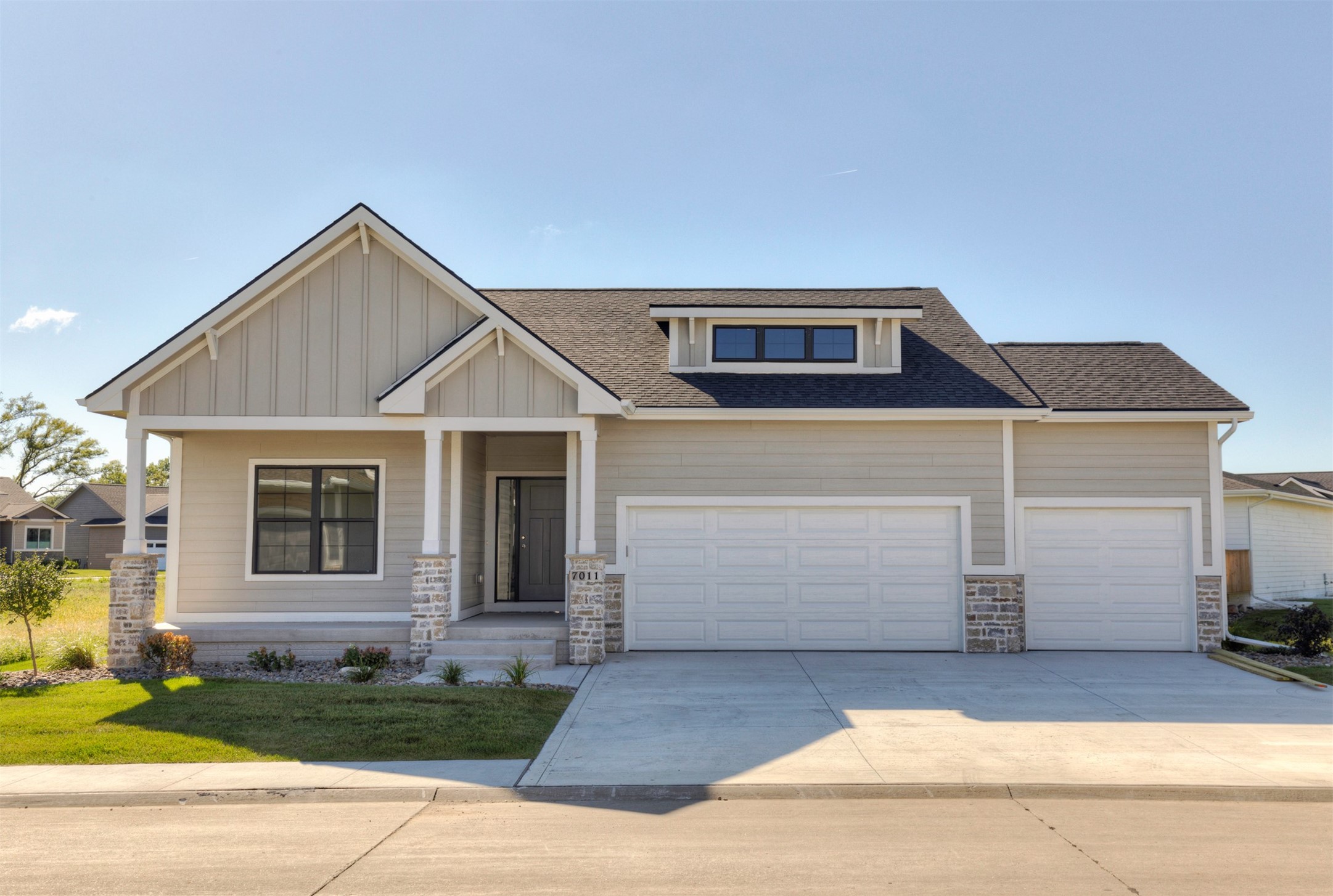 7011 Lincoln Circle — photo