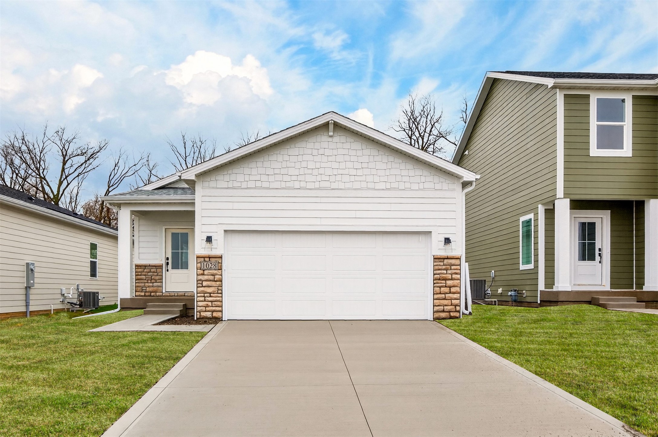 1028 NW MacArthur Lane — photo