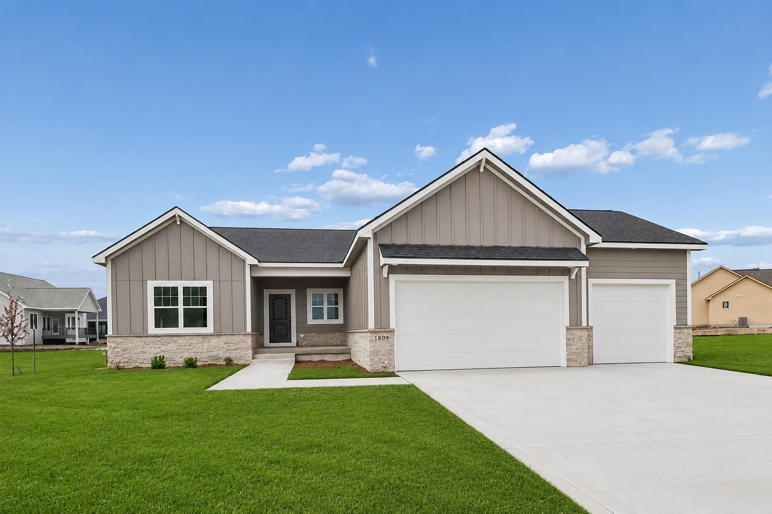 1809 NE Pine Lake Circle — photo