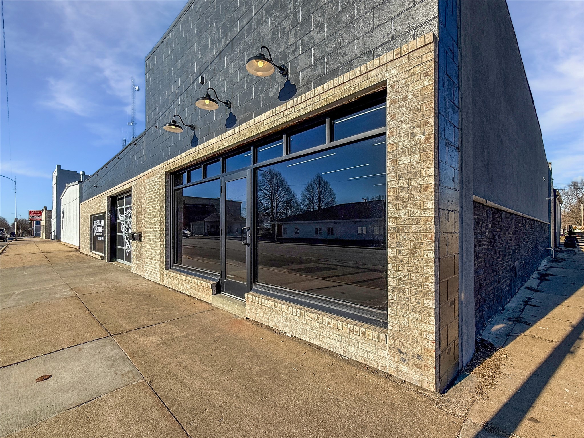 901 W Mamie Eisenhower Avenue — photo