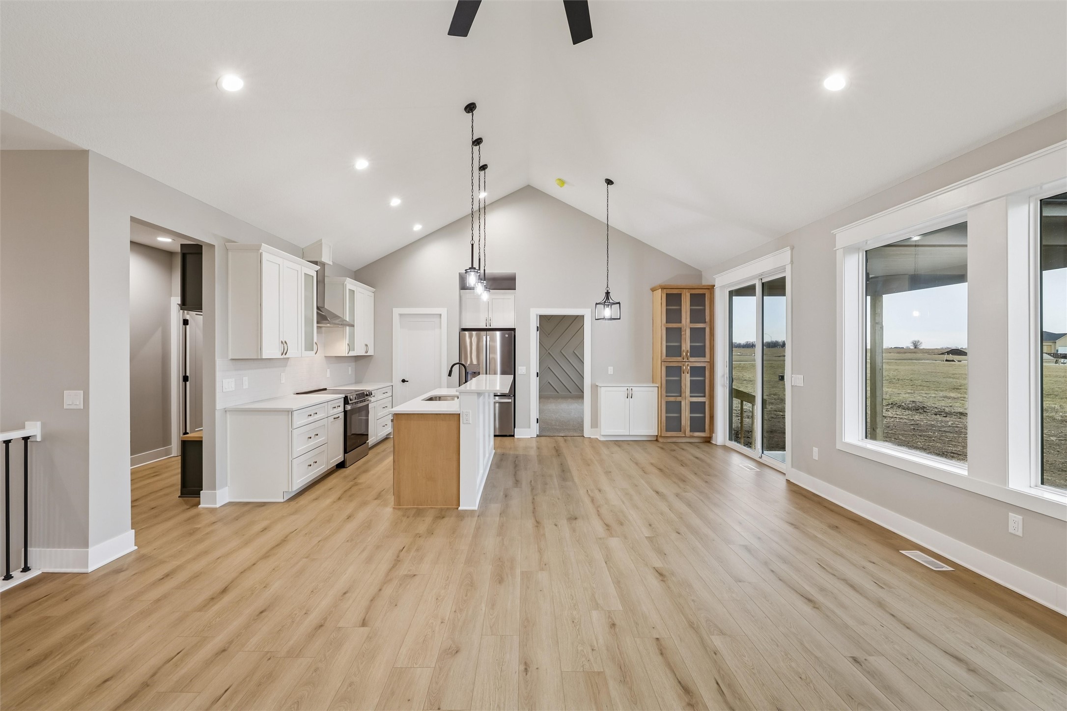 1201 Lakeview Circle NW — photo