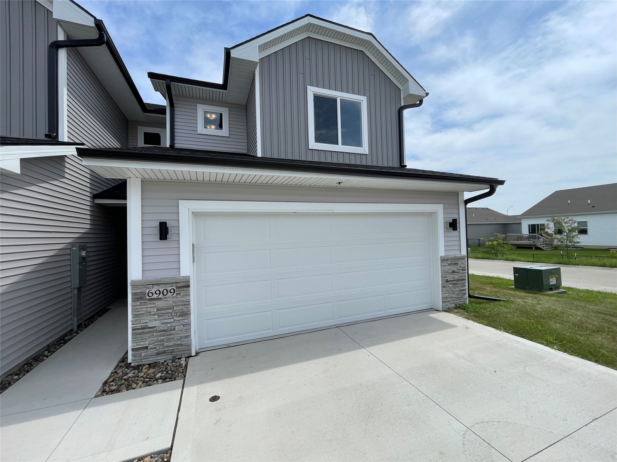 6909 Poppy Court — photo