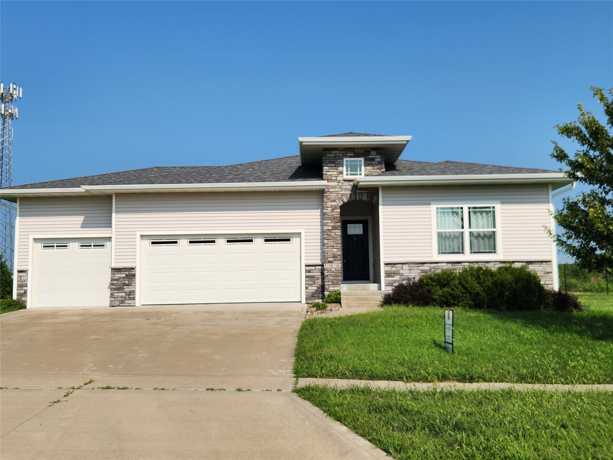 1818 Lakeview Drive — photo