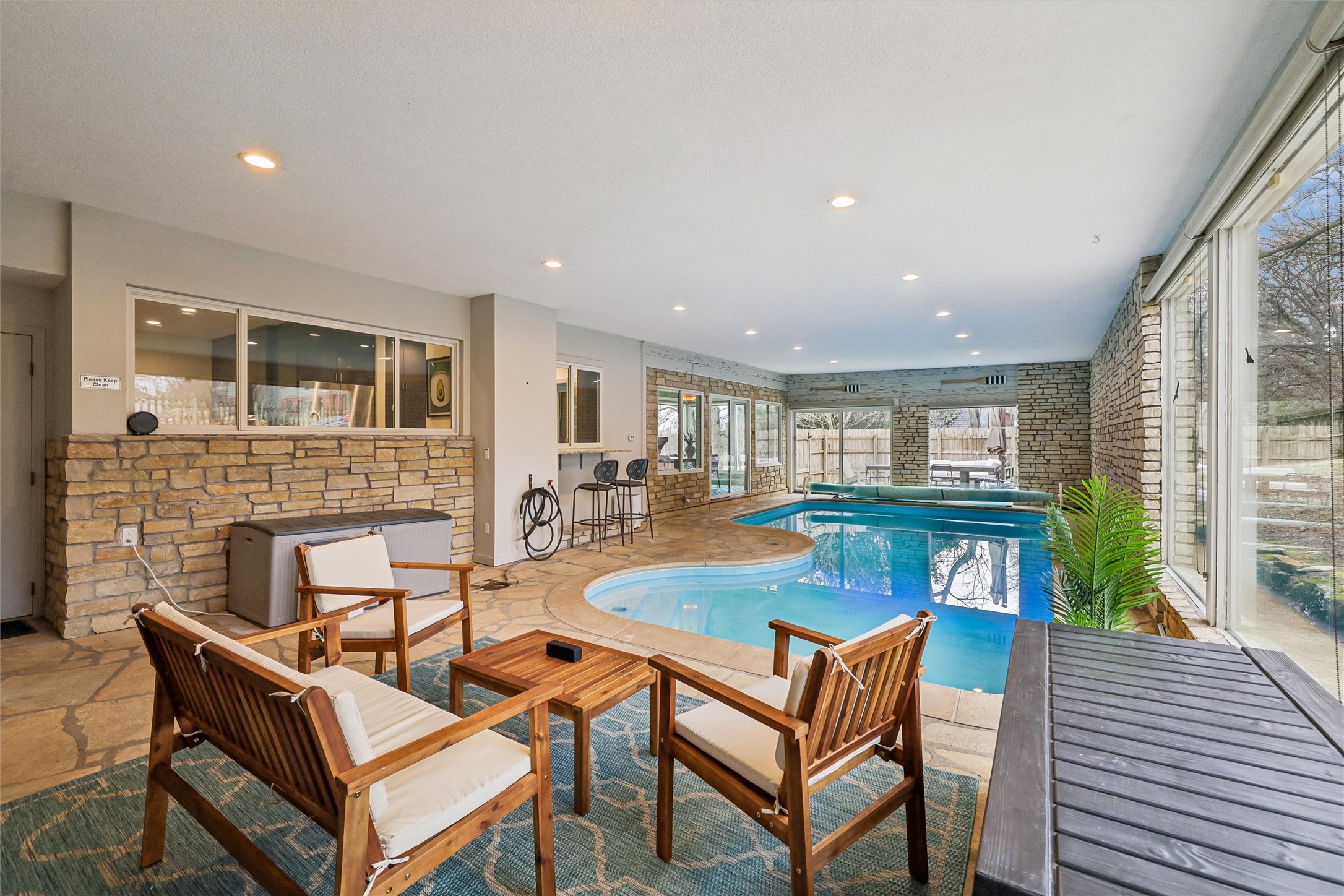 3939 River Oaks Drive — photo