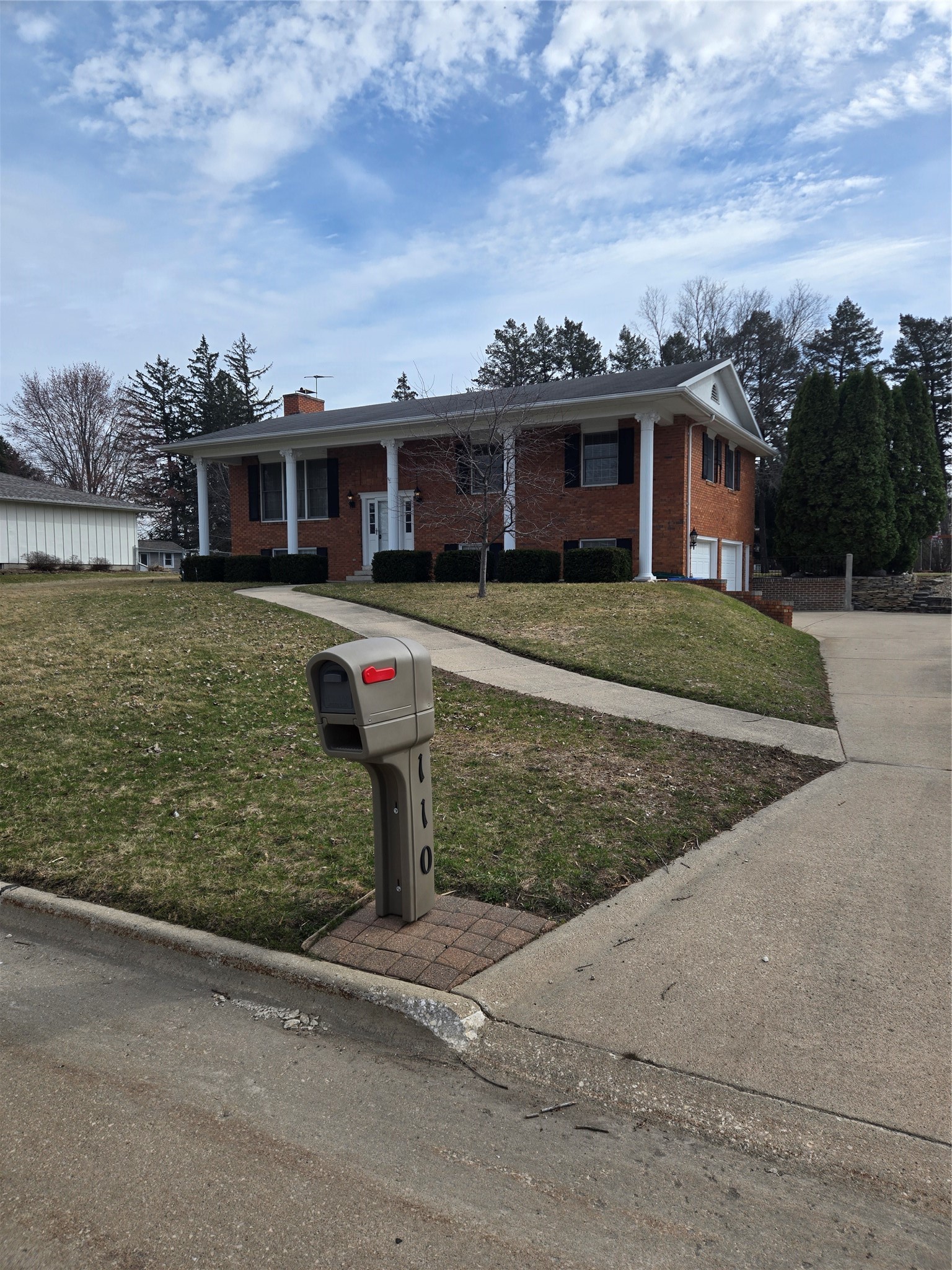 110 Bicentennial Court — photo