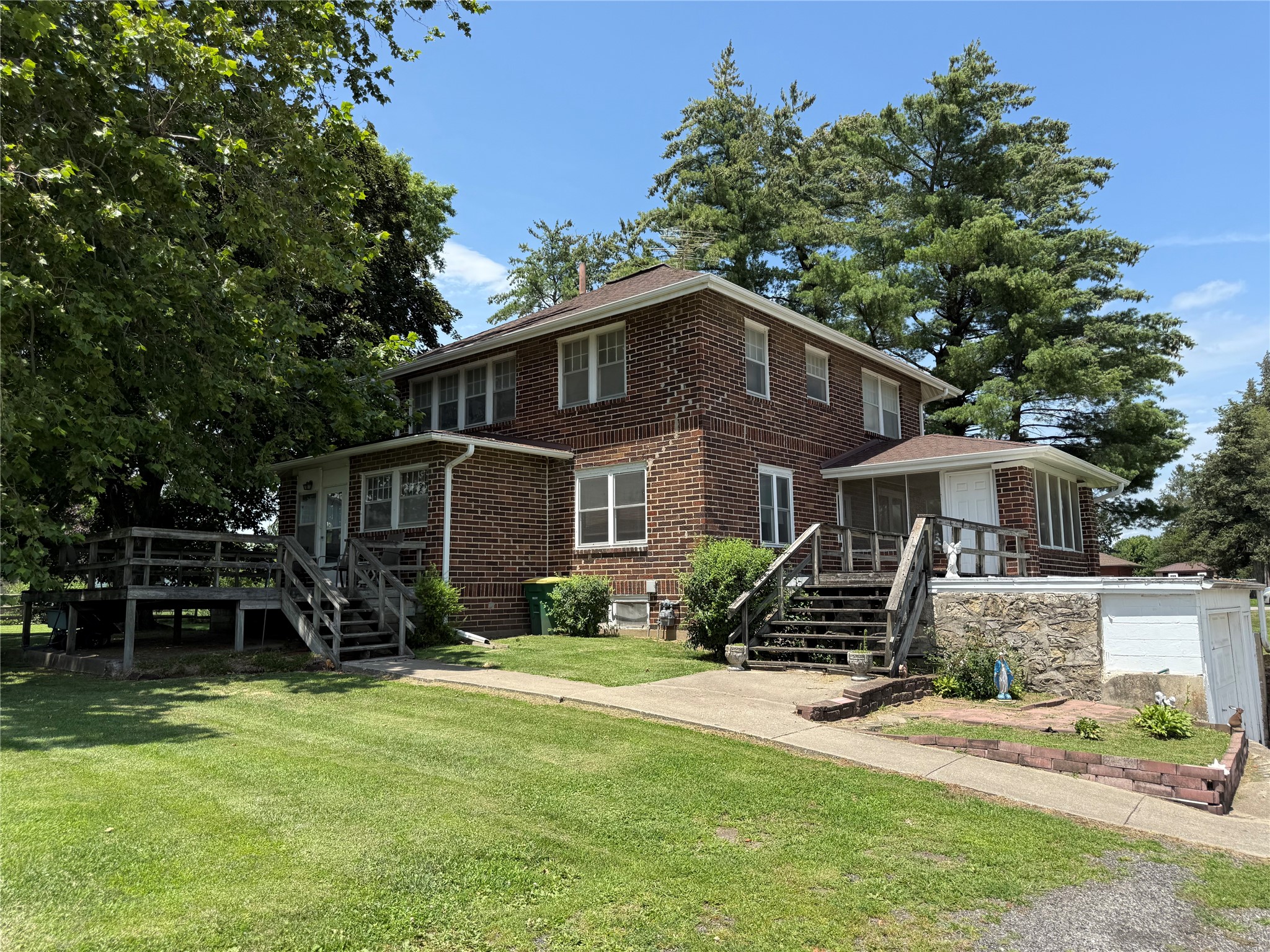 1706 W Summit Street — photo