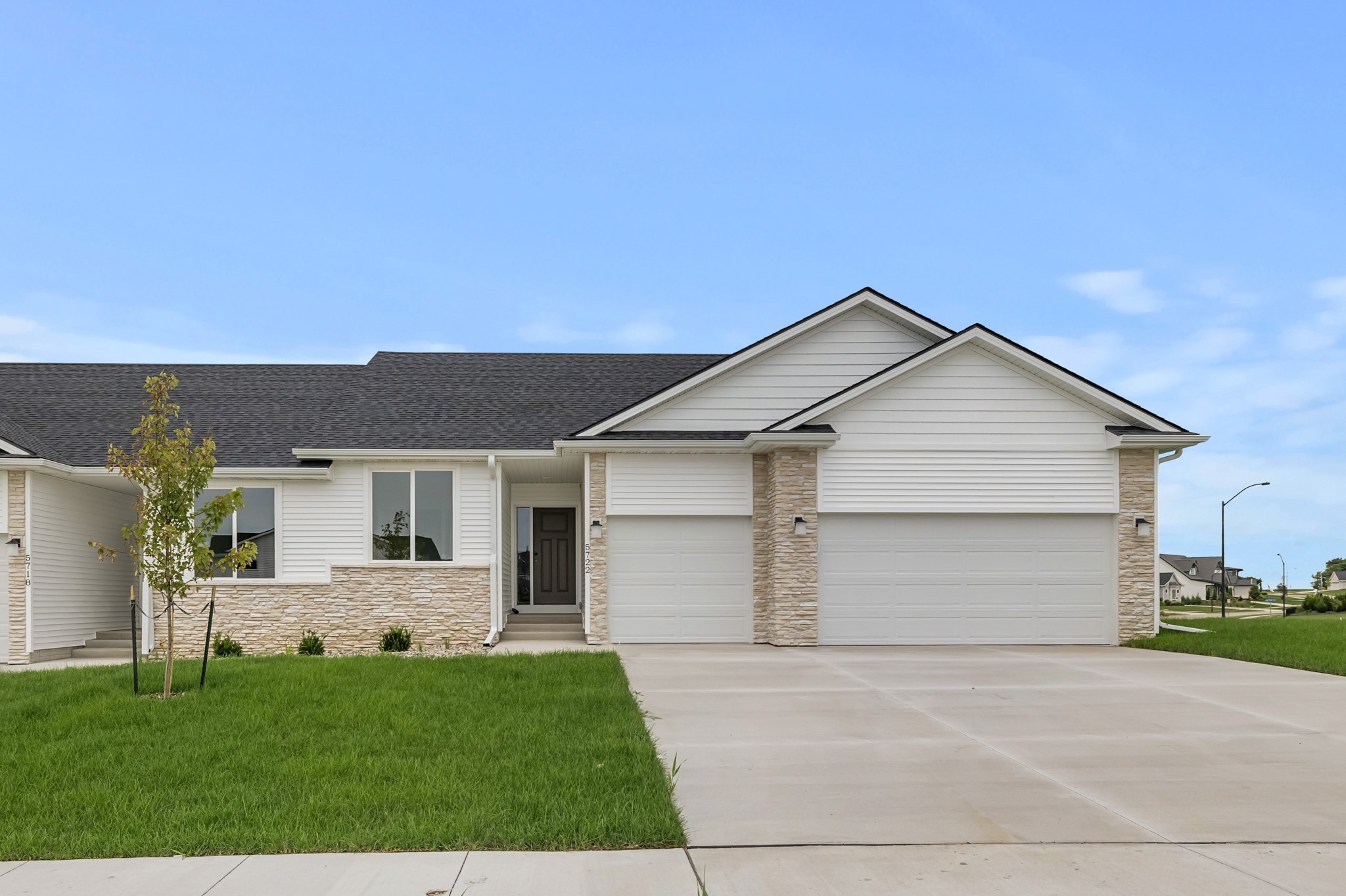 5722 NE Creek Ridge Drive — photo