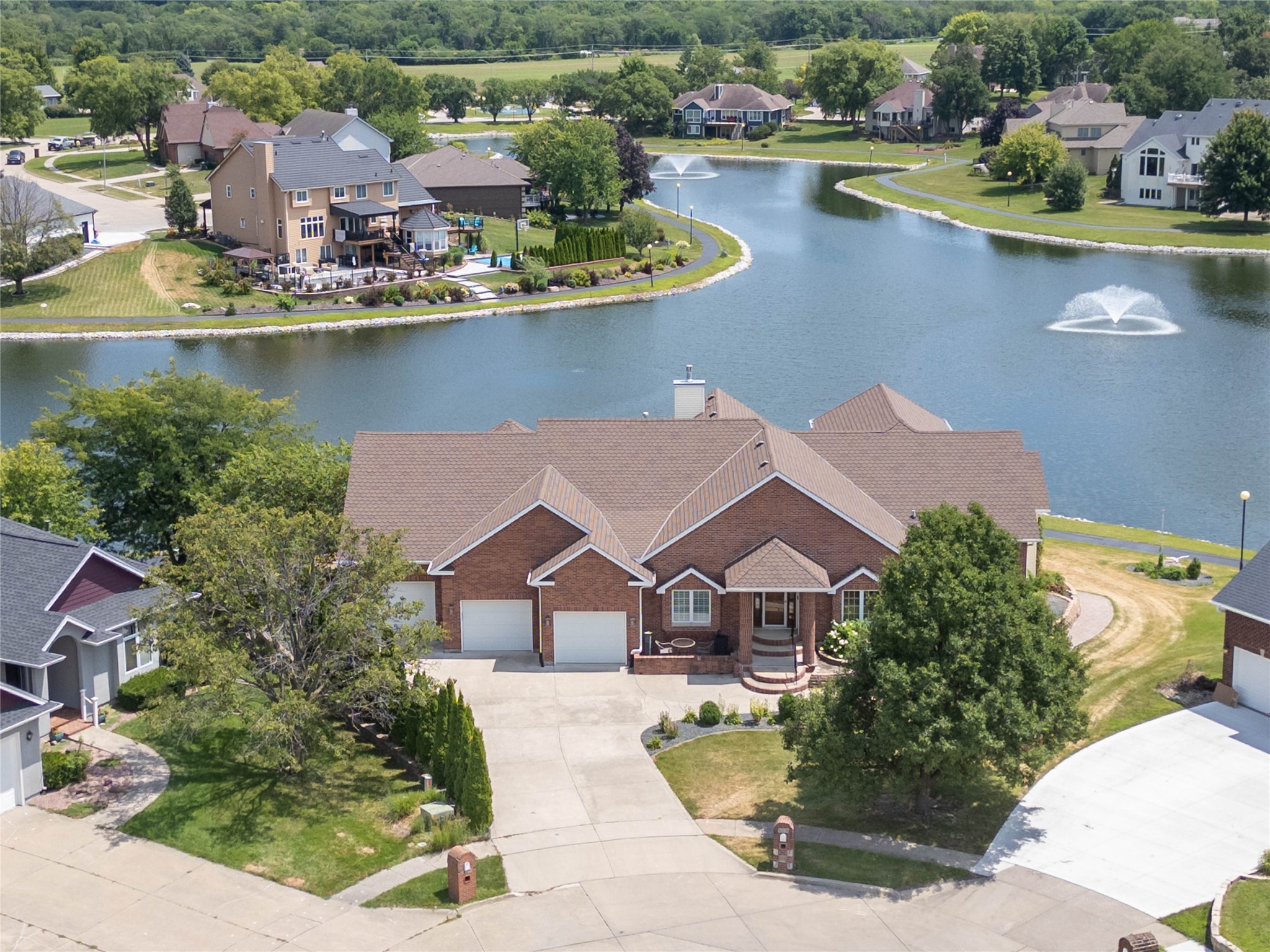 809 NE Vail Court — photo