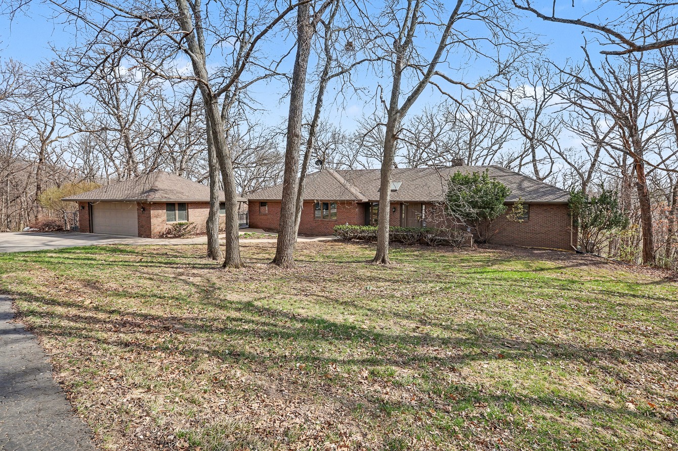 2062 Hickory Trail — photo