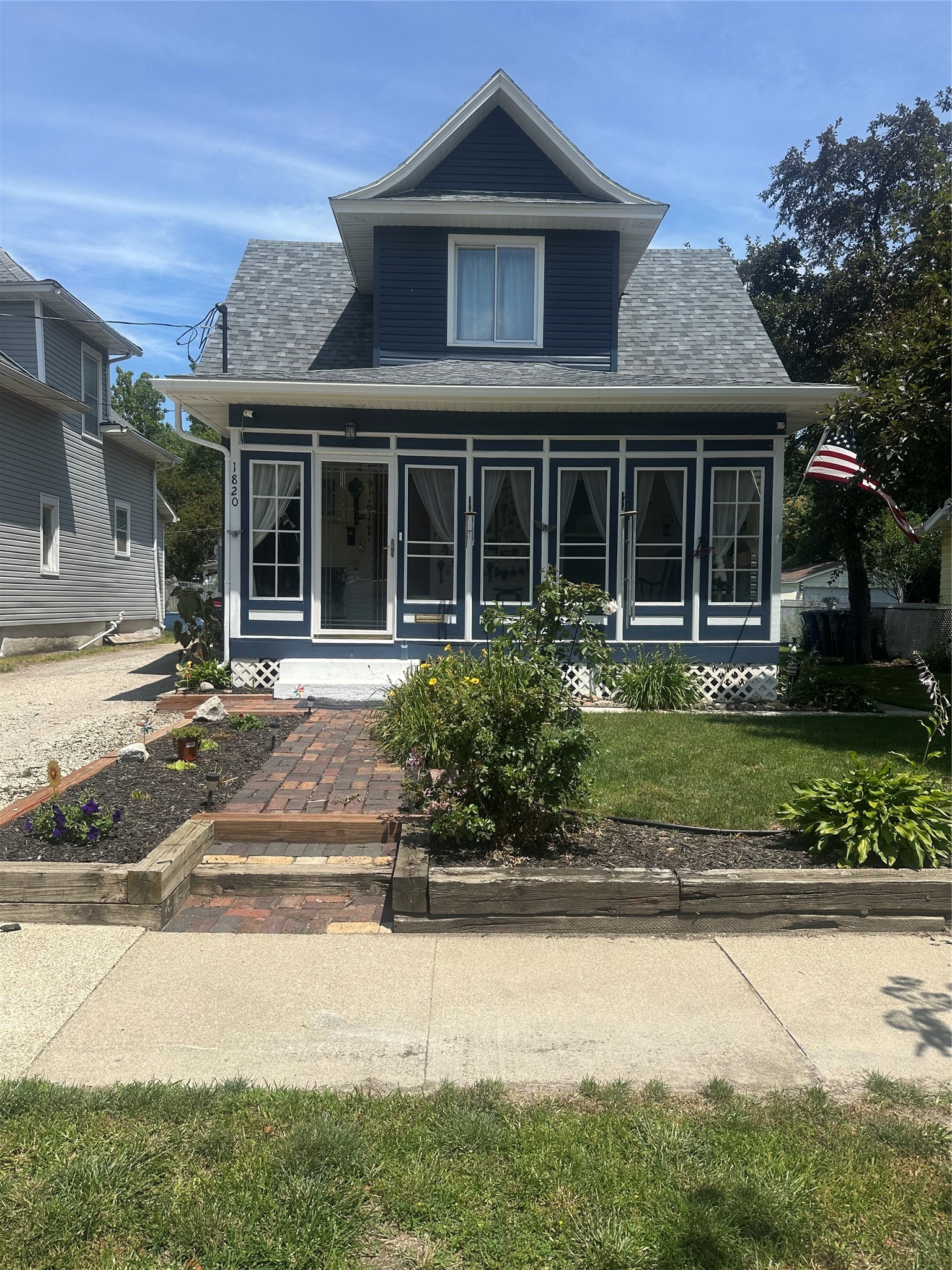 1820 E Walnut Street — photo