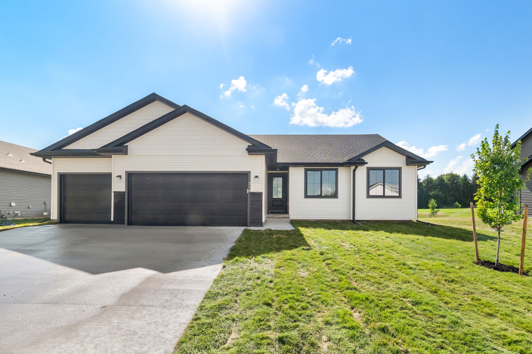 218 NE Wildflower Drive — photo