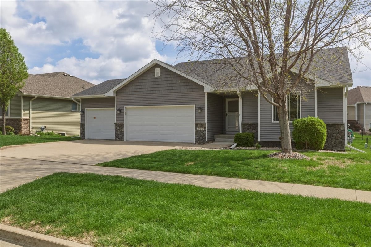 1203 NW Boulder Point Place — photo