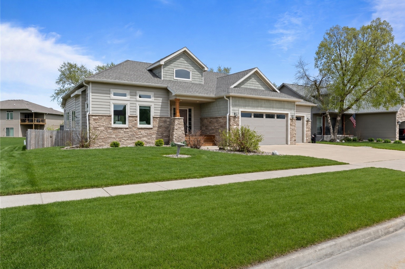 811 NW Boulder Point Place — photo